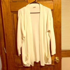 Casual white cardigan with pockets
